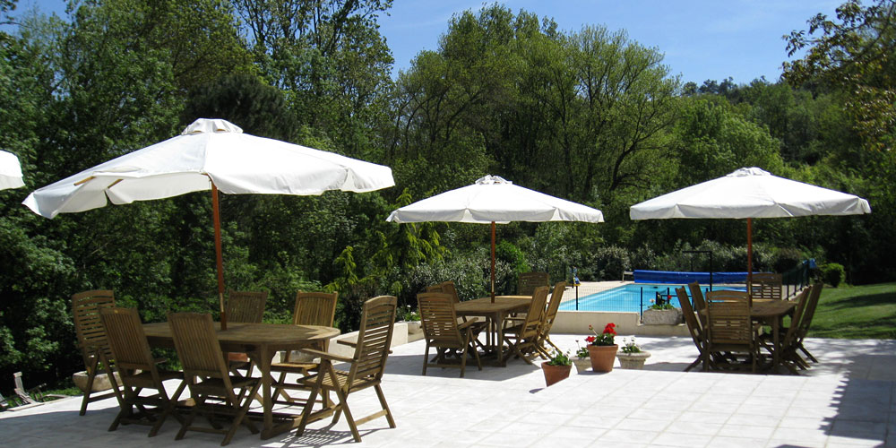 Outdoor facilities include swimming pool.